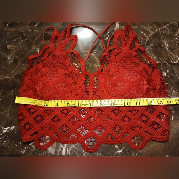 Elegant Lace Bralette in Red - Picture 6 of 9